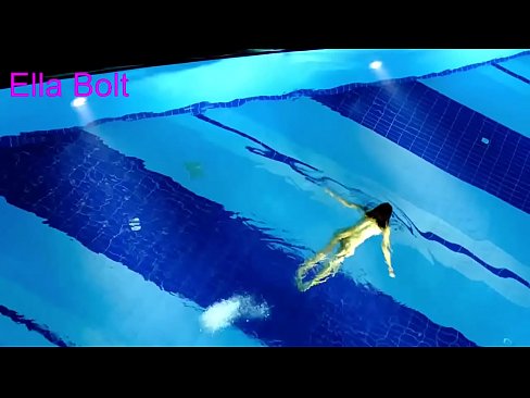 ❤️ Je ne peux pas m'arrêter de regarder, jeune blonde prise en train de nager nue dans la piscine de la station ELLA BOLT. Vidéo de baise at fr.higlass.ru